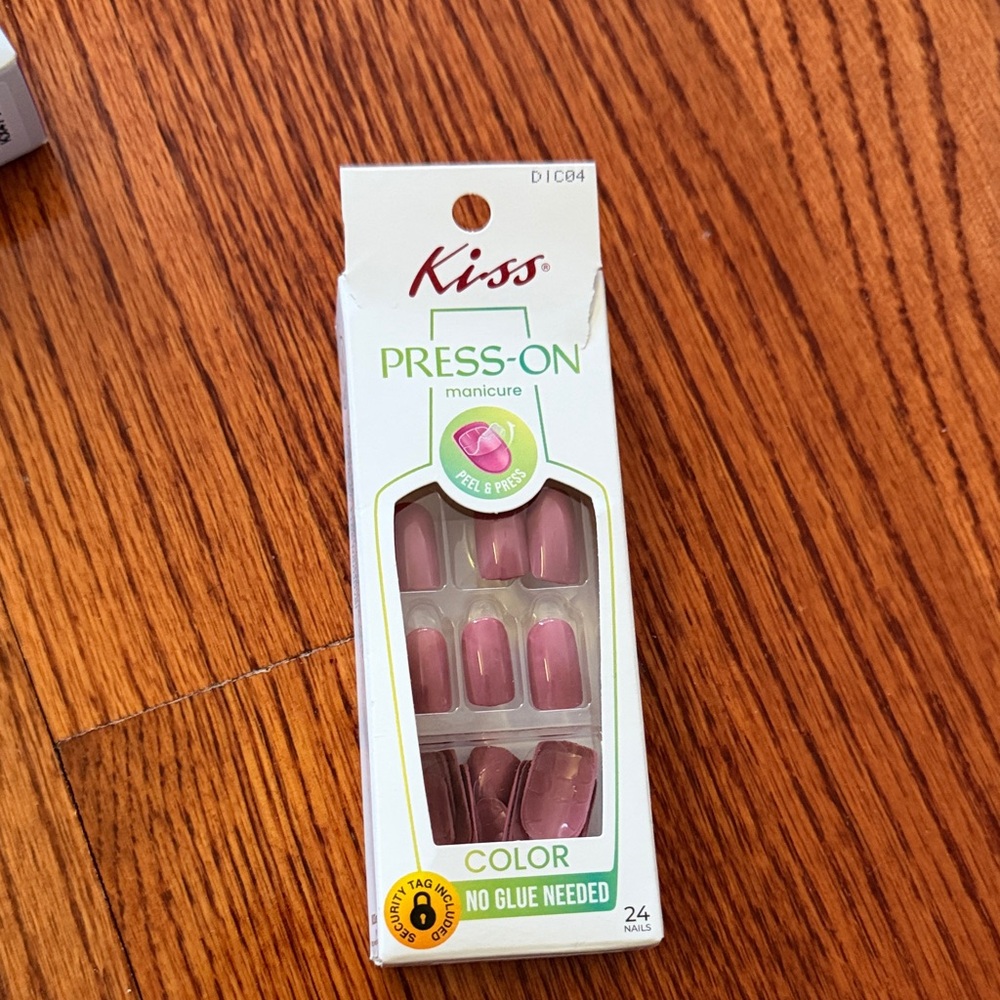 Kiss Press-On Nails in Mauve